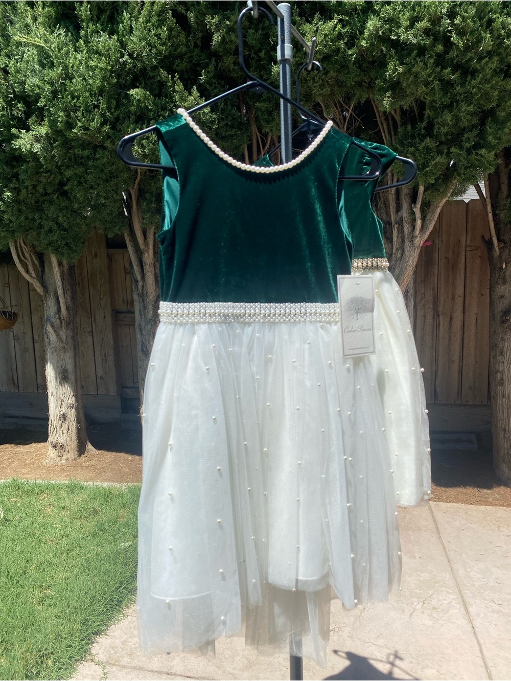 Girls Emerald Green Velvet & Ivory Pearl Tulle Dress .. Size 10.